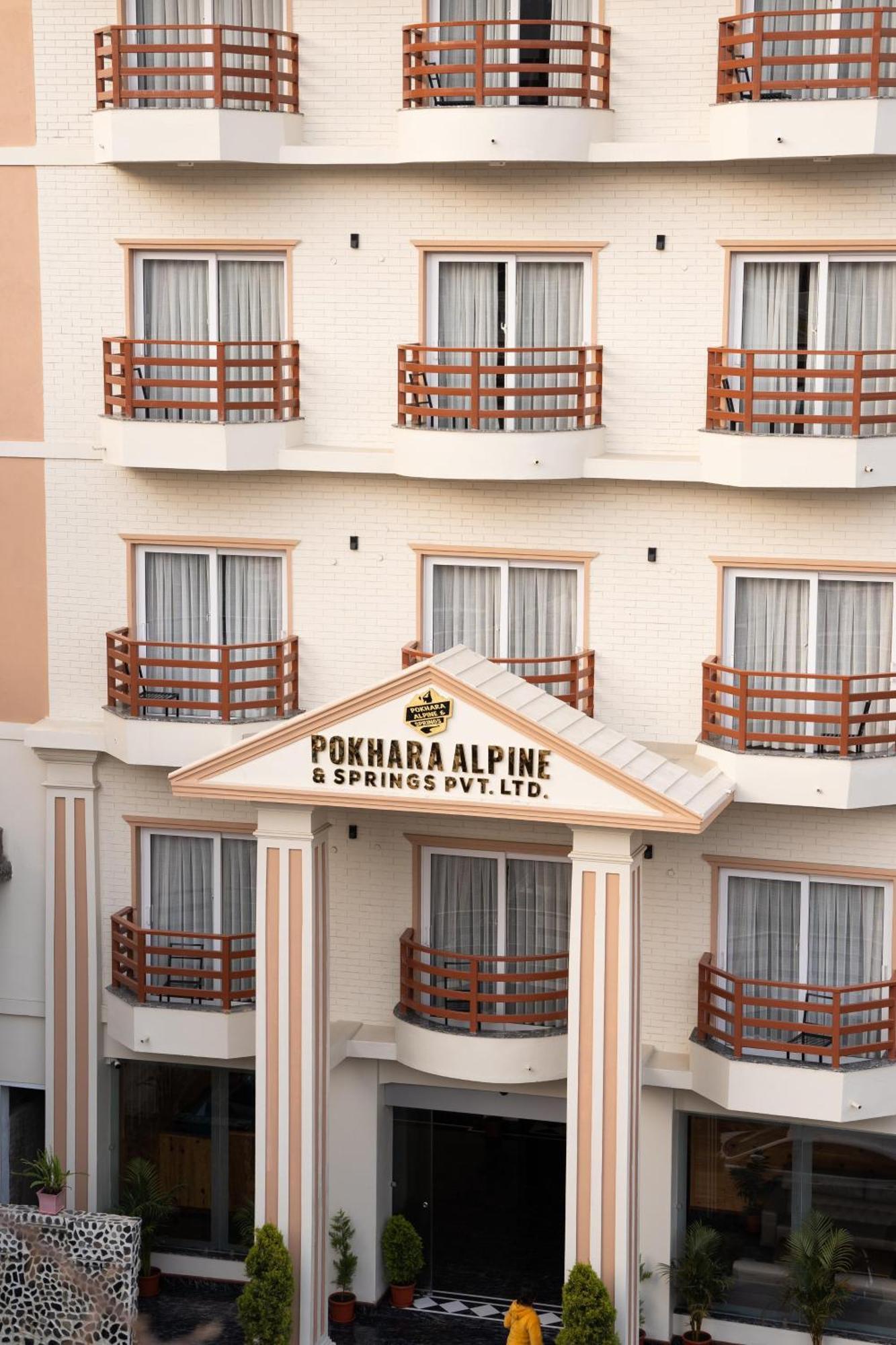 Hotel Pokhara Alpine And Springs Exterior foto