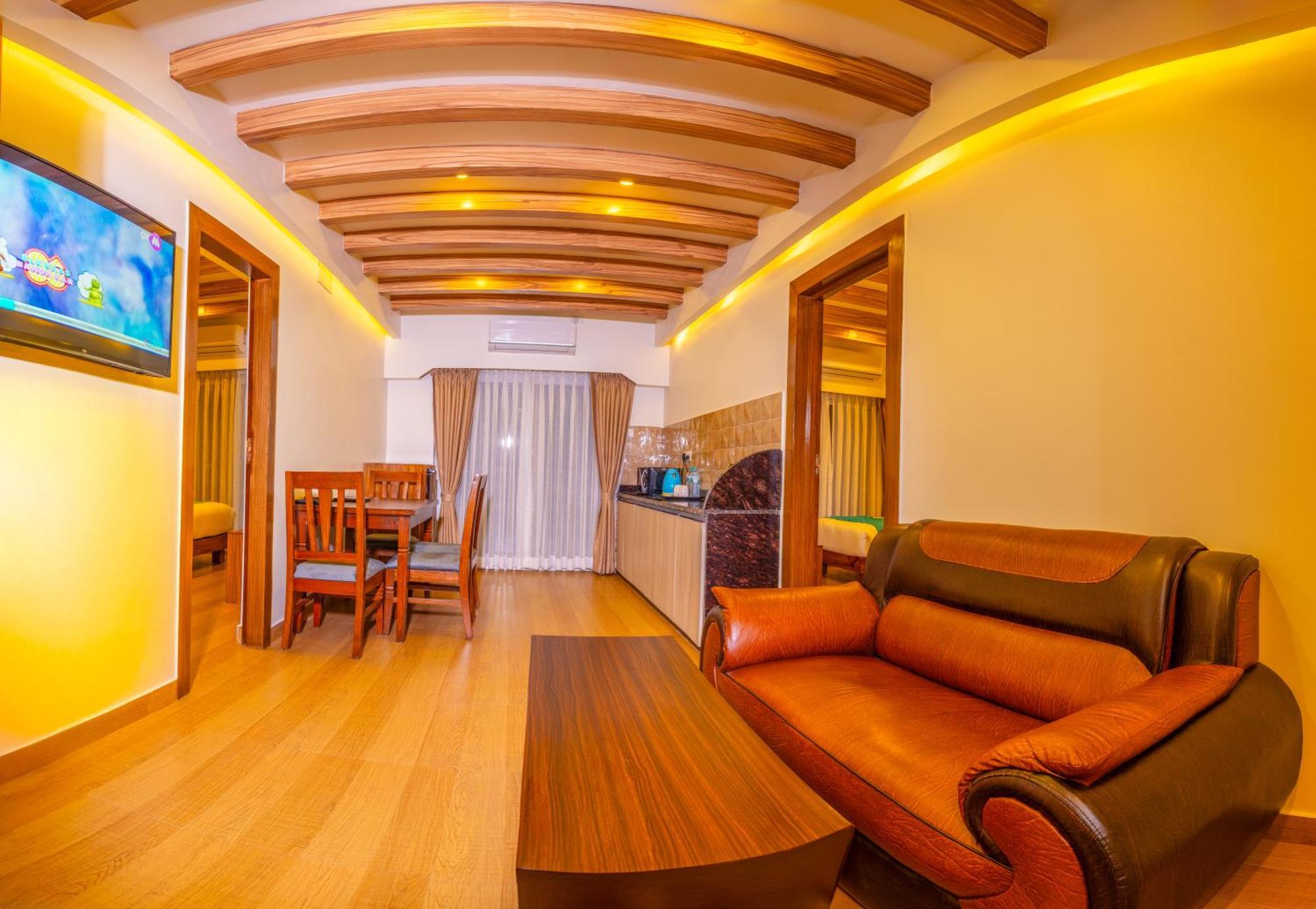 Hotel Pokhara Alpine And Springs Exterior foto