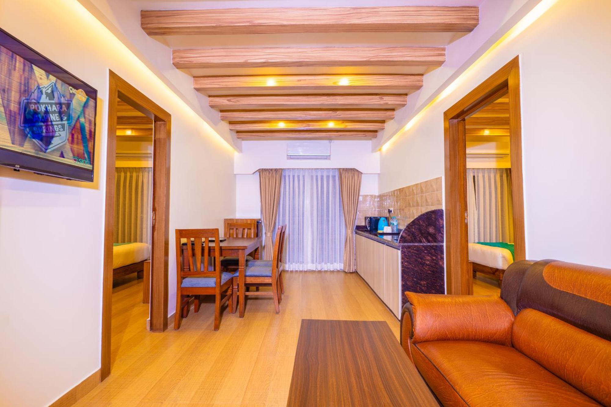 Hotel Pokhara Alpine And Springs Exterior foto