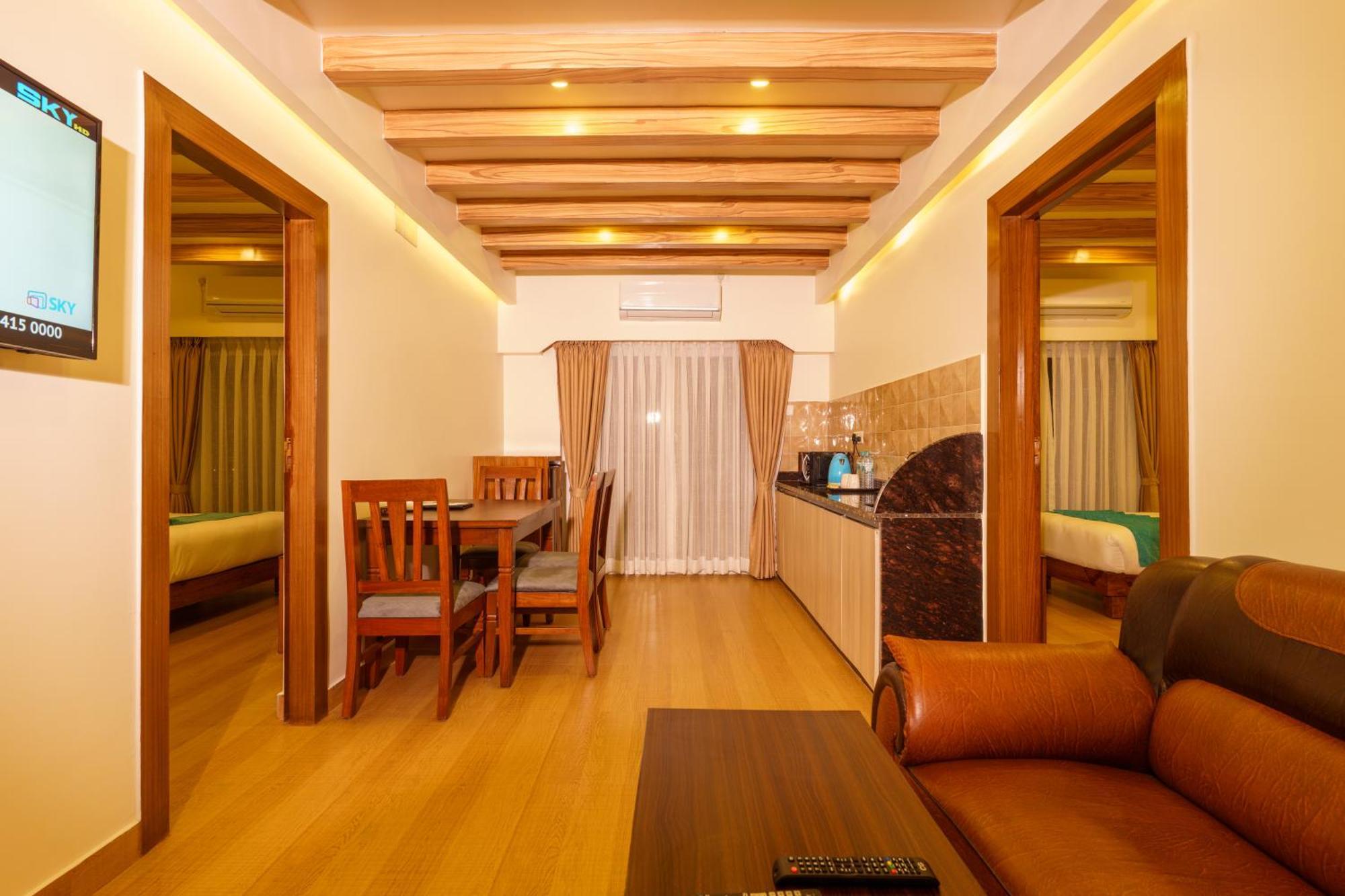 Hotel Pokhara Alpine And Springs Exterior foto