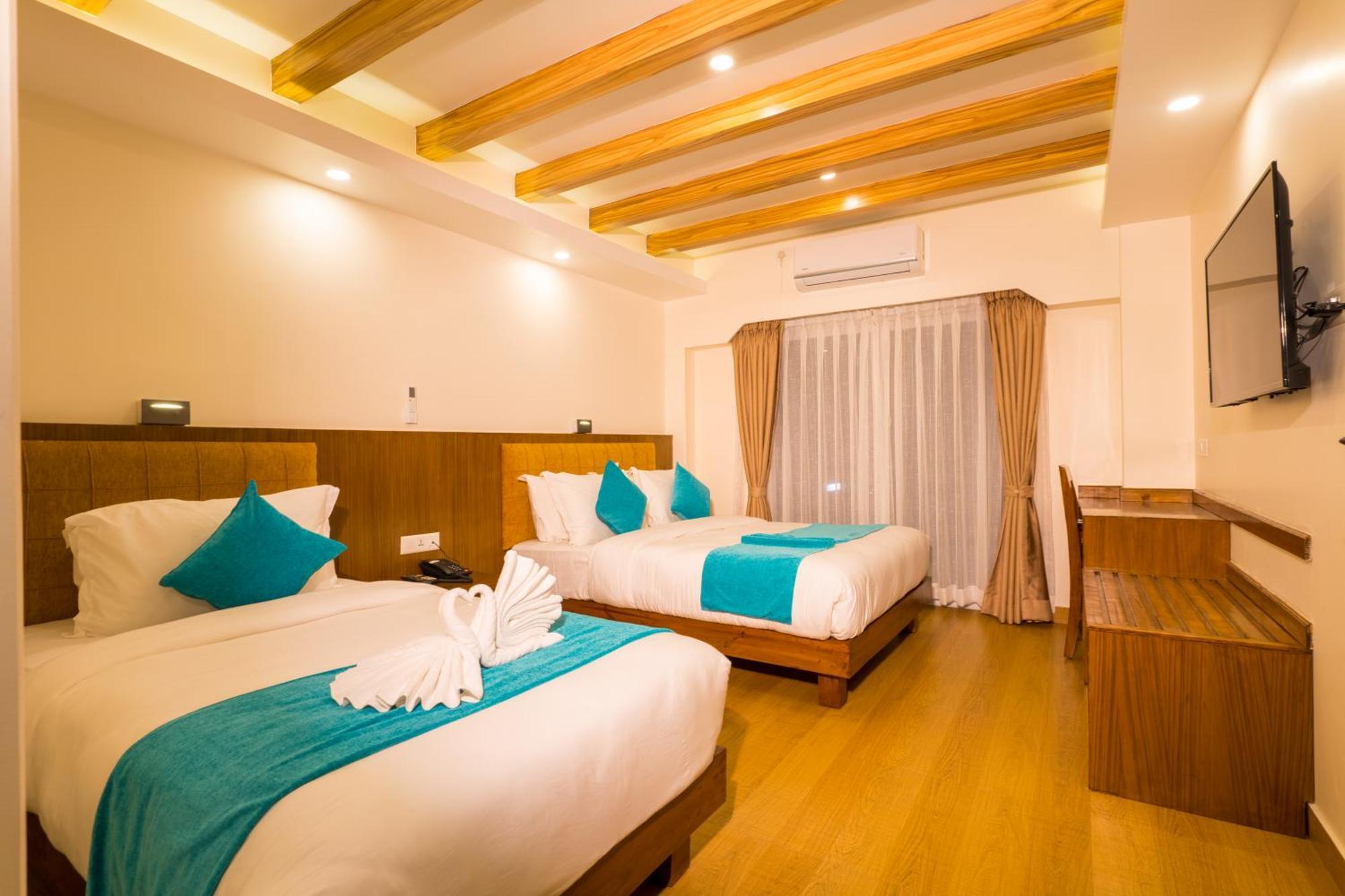 Hotel Pokhara Alpine And Springs Exterior foto